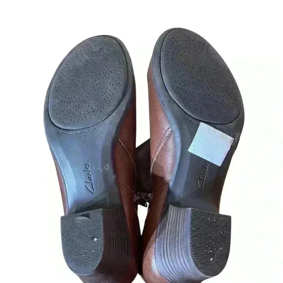 Clarks Tan Leather Ankle Boots Size 8.5M - Picture 8 of 8